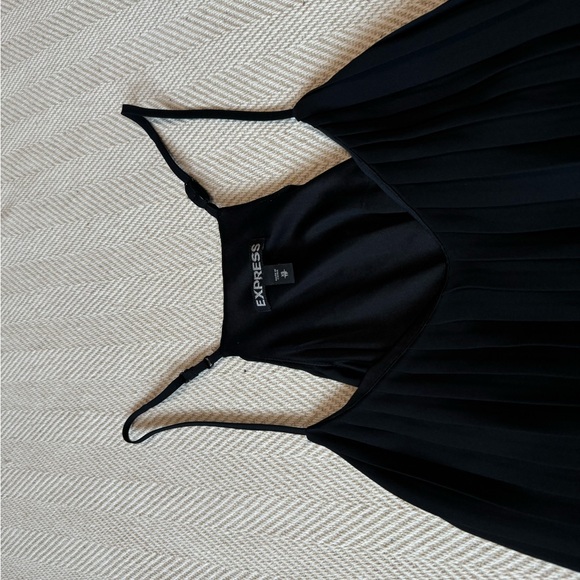 Express Top - Picture 2 of 3